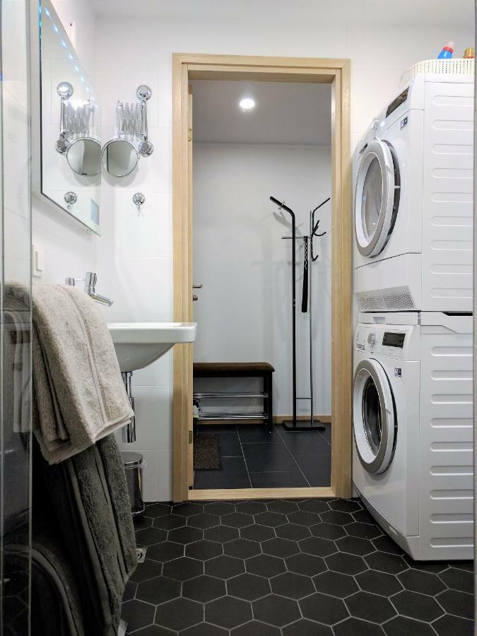 Royal C. R. Jakobsoni 7 * Tallinna